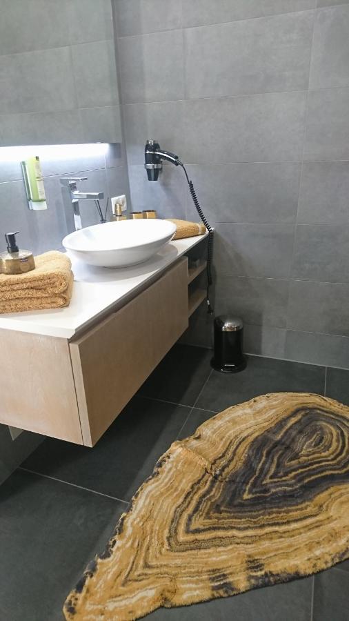 Vip Deluxe 107Qm Auf Zwei Etagen 1 Dopplezimmer Eg 1 Doppelzimmer Auf Der Galerie Sowie 2 Badezimmer Und Komplette Kueche Mit Mikrowelle Und Backofen Ideal Fuer 1 Bis 6 Gaeste Direkter Blick Auf Garten Und Bergblick Alles Nur Nicht 0815 Lägenhet Schliersee Exteriör bild