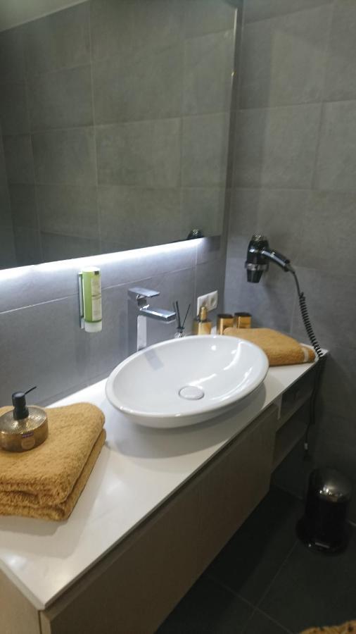 Vip Deluxe 107Qm Auf Zwei Etagen 1 Dopplezimmer Eg 1 Doppelzimmer Auf Der Galerie Sowie 2 Badezimmer Und Komplette Kueche Mit Mikrowelle Und Backofen Ideal Fuer 1 Bis 6 Gaeste Direkter Blick Auf Garten Und Bergblick Alles Nur Nicht 0815 Lägenhet Schliersee Exteriör bild