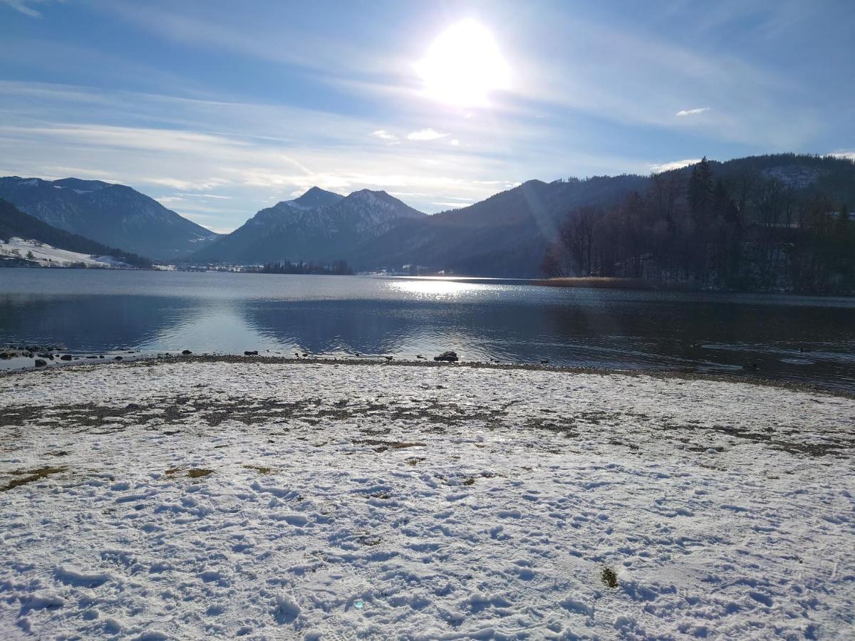 Vip Deluxe 107Qm Auf Zwei Etagen 1 Dopplezimmer Eg 1 Doppelzimmer Auf Der Galerie Sowie 2 Badezimmer Und Komplette Kueche Mit Mikrowelle Und Backofen Ideal Fuer 1 Bis 6 Gaeste Direkter Blick Auf Garten Und Bergblick Alles Nur Nicht 0815 Lägenhet Schliersee Exteriör bild