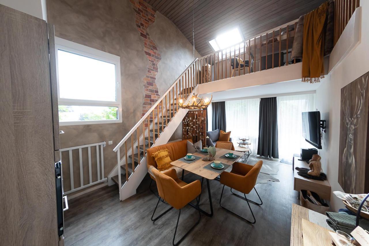 Vip Deluxe 107Qm Auf Zwei Etagen 1 Dopplezimmer Eg 1 Doppelzimmer Auf Der Galerie Sowie 2 Badezimmer Und Komplette Kueche Mit Mikrowelle Und Backofen Ideal Fuer 1 Bis 6 Gaeste Direkter Blick Auf Garten Und Bergblick Alles Nur Nicht 0815 Lägenhet Schliersee Exteriör bild