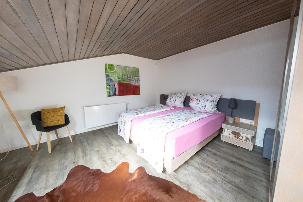 Vip Deluxe 107Qm Auf Zwei Etagen 1 Dopplezimmer Eg 1 Doppelzimmer Auf Der Galerie Sowie 2 Badezimmer Und Komplette Kueche Mit Mikrowelle Und Backofen Ideal Fuer 1 Bis 6 Gaeste Direkter Blick Auf Garten Und Bergblick Alles Nur Nicht 0815 Lägenhet Schliersee Exteriör bild