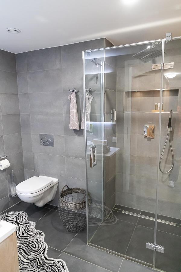 Vip Deluxe 107Qm Auf Zwei Etagen 1 Dopplezimmer Eg 1 Doppelzimmer Auf Der Galerie Sowie 2 Badezimmer Und Komplette Kueche Mit Mikrowelle Und Backofen Ideal Fuer 1 Bis 6 Gaeste Direkter Blick Auf Garten Und Bergblick Alles Nur Nicht 0815 Lägenhet Schliersee Exteriör bild