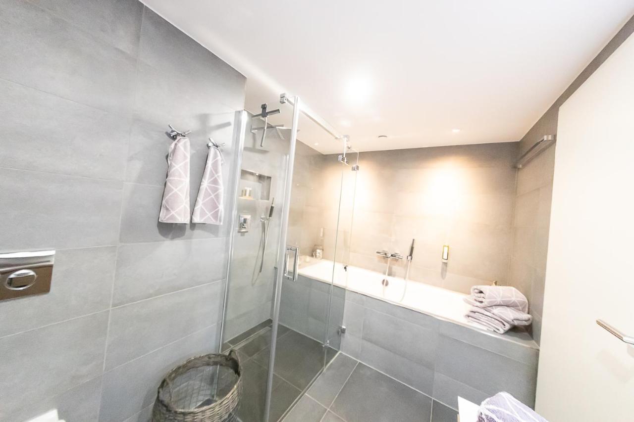 Vip Deluxe 107Qm Auf Zwei Etagen 1 Dopplezimmer Eg 1 Doppelzimmer Auf Der Galerie Sowie 2 Badezimmer Und Komplette Kueche Mit Mikrowelle Und Backofen Ideal Fuer 1 Bis 6 Gaeste Direkter Blick Auf Garten Und Bergblick Alles Nur Nicht 0815 Lägenhet Schliersee Exteriör bild