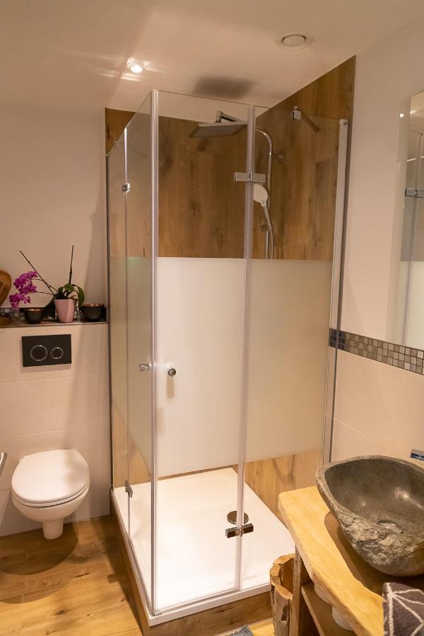 Vip Deluxe 107Qm Auf Zwei Etagen 1 Dopplezimmer Eg 1 Doppelzimmer Auf Der Galerie Sowie 2 Badezimmer Und Komplette Kueche Mit Mikrowelle Und Backofen Ideal Fuer 1 Bis 6 Gaeste Direkter Blick Auf Garten Und Bergblick Alles Nur Nicht 0815 Lägenhet Schliersee Exteriör bild
