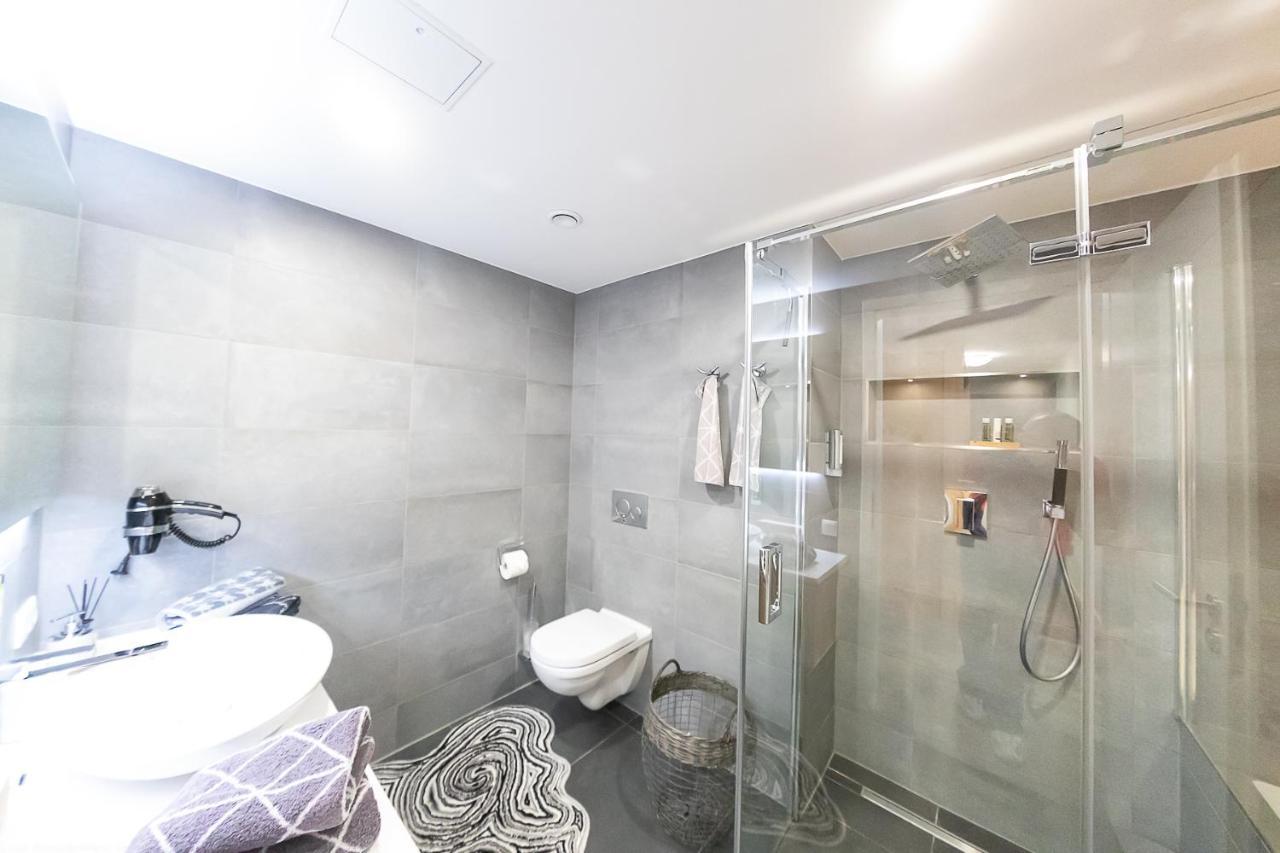 Vip Deluxe 107Qm Auf Zwei Etagen 1 Dopplezimmer Eg 1 Doppelzimmer Auf Der Galerie Sowie 2 Badezimmer Und Komplette Kueche Mit Mikrowelle Und Backofen Ideal Fuer 1 Bis 6 Gaeste Direkter Blick Auf Garten Und Bergblick Alles Nur Nicht 0815 Lägenhet Schliersee Exteriör bild